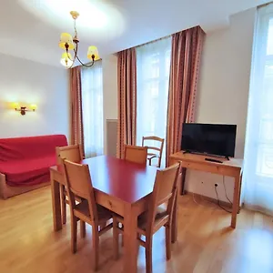 La Petite Ourse, T2, Centre Luchon, Wifi, Casier A Skis, Ascenseur, 4 Personnes Appartement